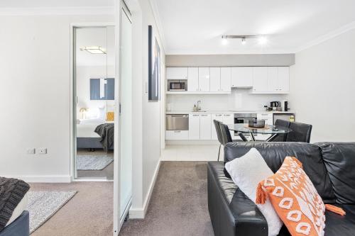 a living room with a couch and a table at Mounts Bay Charm 1br Urban Escape in Perth