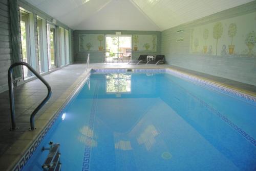 Piscina a Frith Farm House Cottages o a prop