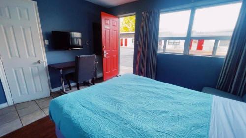 Ένα ή περισσότερα κρεβάτια σε δωμάτιο στο Crestwood Motel