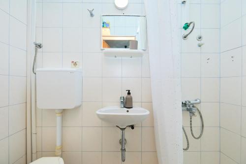 Ένα μπάνιο στο Apartmets Sutmiholjska