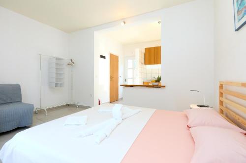 Ένα ή περισσότερα κρεβάτια σε δωμάτιο στο Apartmets Sutmiholjska