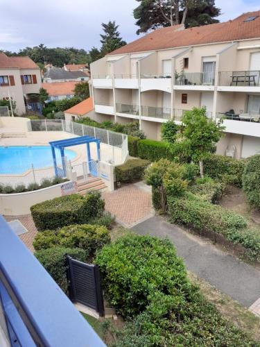 APPARTEMENT AU CALME AVEC PISCINE ET PARKING dans résidence securisée
