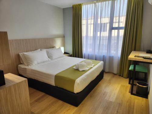 a hotel room with a bed and a window at Hotel Marudu Inn in Pingan Pingan