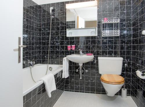 Koupelna v ubytování Holiday flat Sundrella for 4 persons Lenzerheide centre