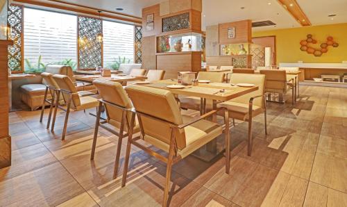a dining room with a table and chairs at Hotel Park N in Vijayawāda