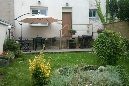 Apartment with garden