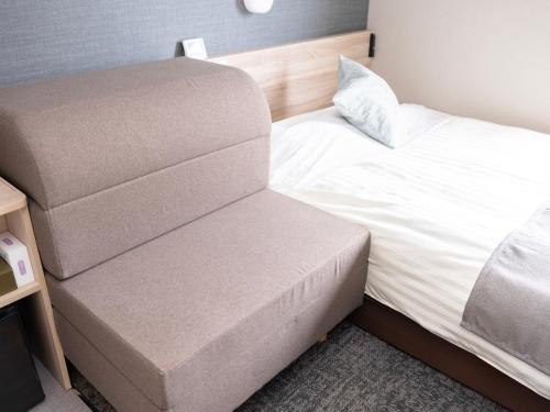 Letto o letti in una camera di Super Hotel Premier Sendai Kokubuncho Tennenonsen