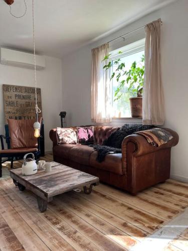 Ruang duduk di The Old Soap House - stylish and close to beach