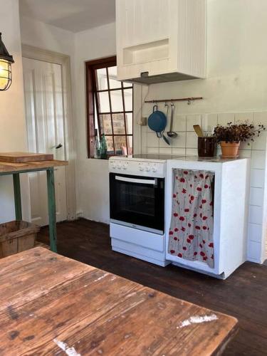 Dapur atau dapur kecil di The Old Soap House - stylish and close to beach