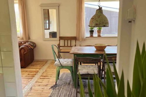 Ruang duduk di The Old Soap House - stylish and close to beach