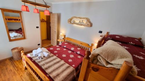 a bedroom with a crib with a red blanket at Melarì in Roure Turin
