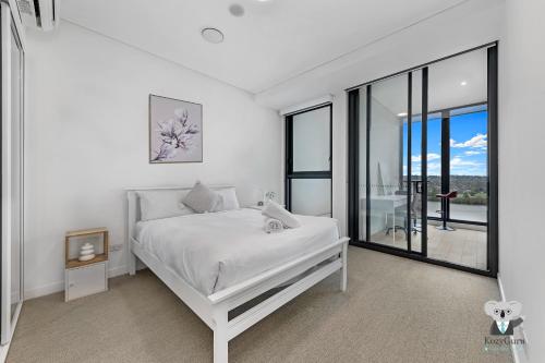 Katil atau katil-katil dalam bilik di KozyGuru / Wentworth Point / 1 Bed Waterview Apt / NWP017-1705