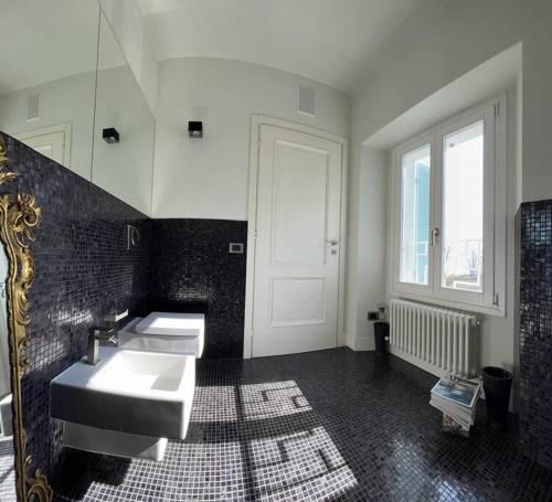 a bathroom with two sinks and a mirror at Villa Anna Onno Lake Como in Onno