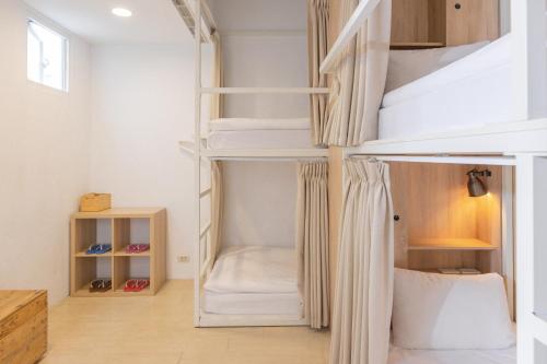 Postel nebo postele na pokoji v ubytování OwlStay Flip Flop Hostel - Garden