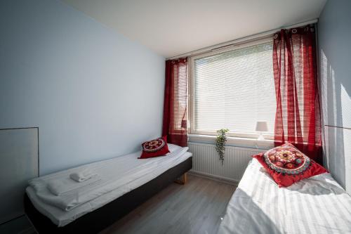 a bedroom with two beds and a window at Motel '69 Lovisa in Loviisa