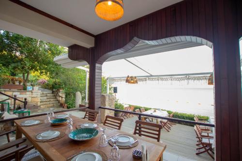 a table on a porch with a view of the beach at Sinop Antik Otel in Sinop