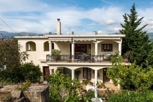 Virginia - Home in Helmata Argostoli