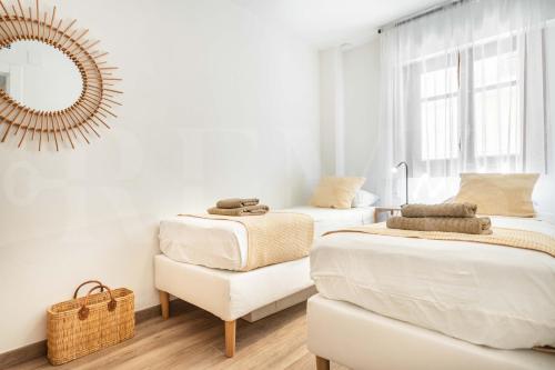 Spacious apartment next to Plaza de la Merced by REMS
