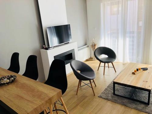 TV a/nebo společenská místnost v ubytování 2 BED APARTMENT IN BANSKO RESORT