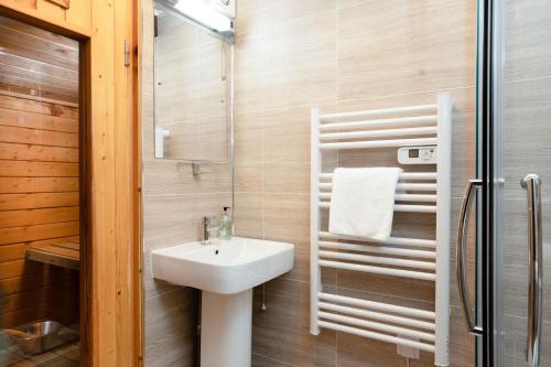 a bathroom with a sink and a shower at Wolf Lodge in Carrbridge