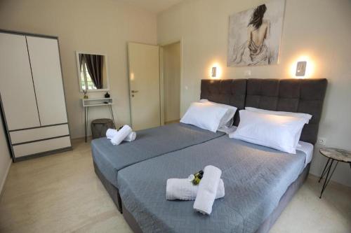 a bedroom with two beds with towels on them at Kouros apartments in Litherés