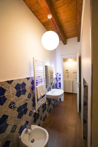 a bathroom with a sink and a mirror at Camere U Campanaru in Gratteri