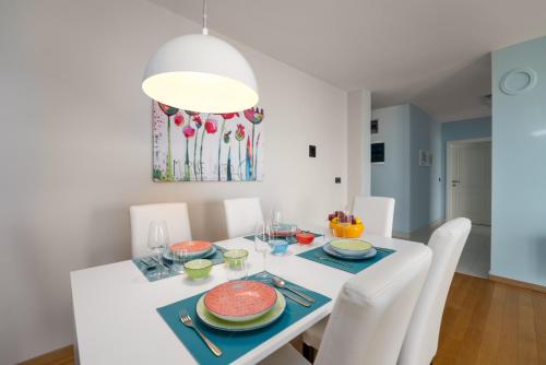 Großzügiges Appartement direkt am Meer mit eigenem Pool - Povile Suites