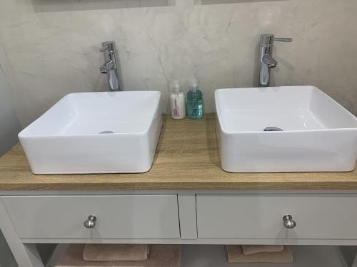 two white sinks on a counter in a bathroom at The Regent, Rye in Rye