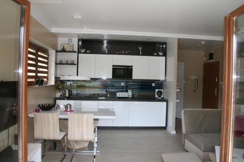 Cuisine ou kitchenette dans l'établissement Apartament Porta Mare 122