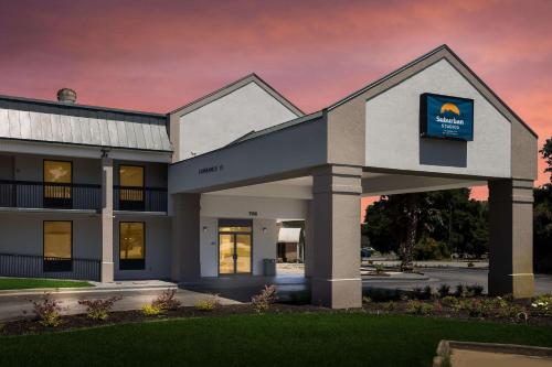Suburban Studios – Photos 2