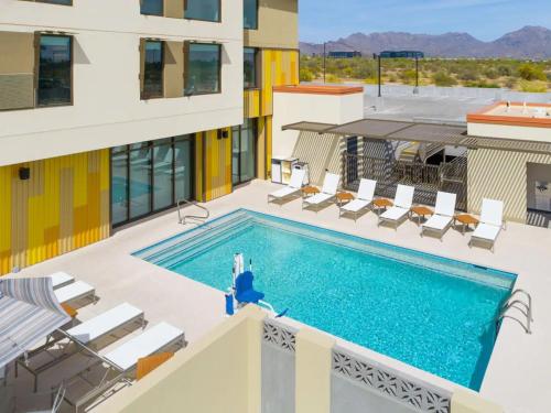 an overhead view of a swimming pool on a building at Hyatt Place Scottsdale North in Scottsdale