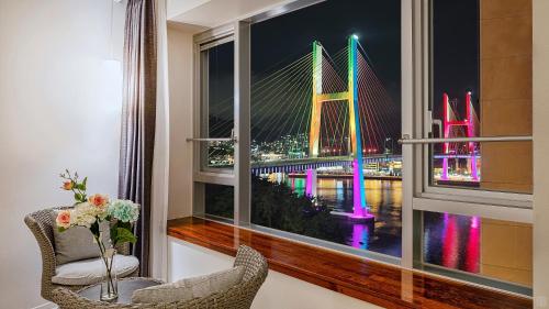 a window with a view of the brooklyn bridge at Yeosu Hotel Haven in Yeosu