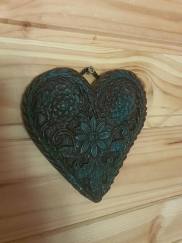 a green heart shaped object on a wooden table at Almost Heaven - cabană cu vedere în Apuseni in Cîmpeni