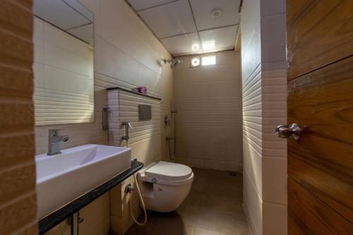 Ванная комната в Tetrad Hotels - International Airport Road Hebbal
