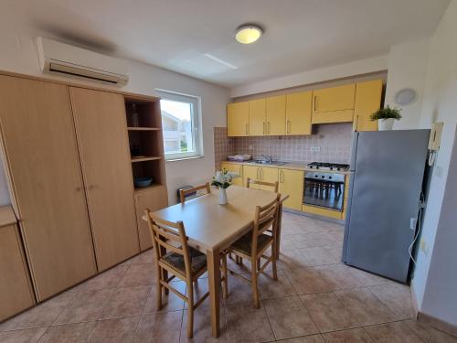 Apartment Yellow Porat – Photos 2