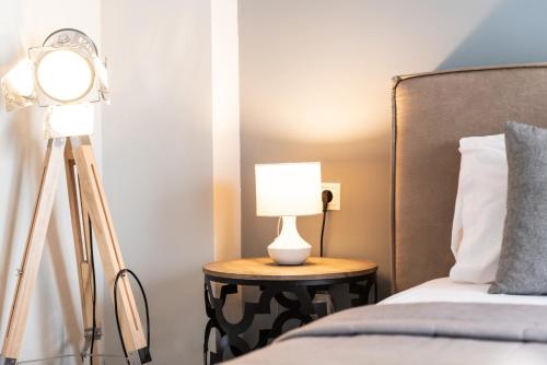 Postel nebo postele na pokoji v ubytování Stamos Hotel