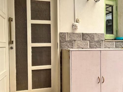 Imagine din galeria proprietății Cozy Nest - Garden Facing Apartment with Kitchen în Chandīgarh
