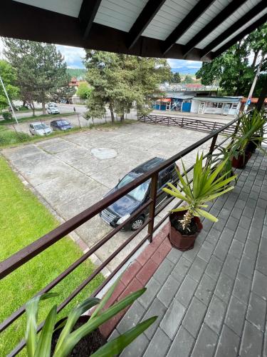 a balcony with a car parked in a parking lot at Pensiunea Longocampo in Cîmpulung
