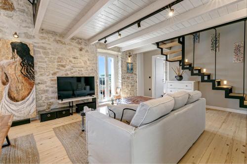 Art Loft Venetian Well Suite
