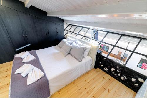 Art Loft Venetian Well Suite