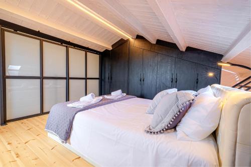 Art Loft Venetian Well Suite
