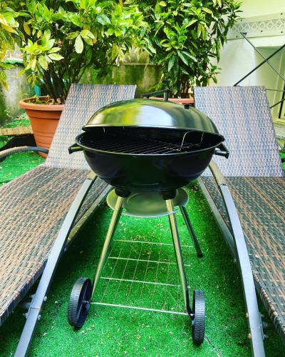 a grill sitting on top of a table at SleepWell in Valganna in Valganna