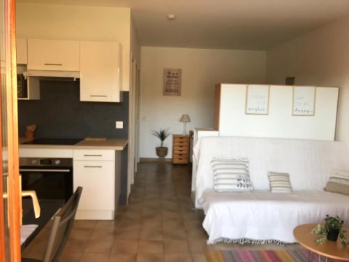 Η κουζίνα ή μικρή κουζίνα στο Studio 4 pers Ajaccio, plage et commerces à pied