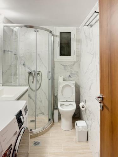 Metro Chic Haven: Modernized Urban Studio near the Tram