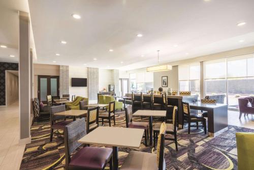 La Quinta by Wyndham Memphis Downtown Image