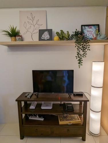 TV a/nebo společenská místnost v ubytování Breezy Tagaytay Condo