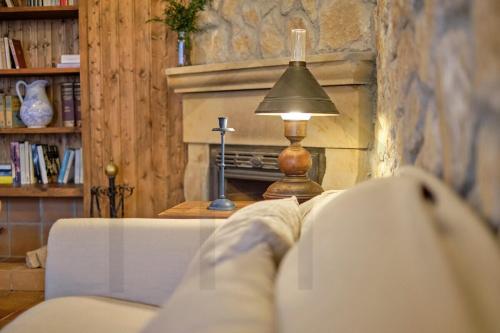 a lamp sitting on a table next to a couch at Casona del Sol El Retorno I in Lastres