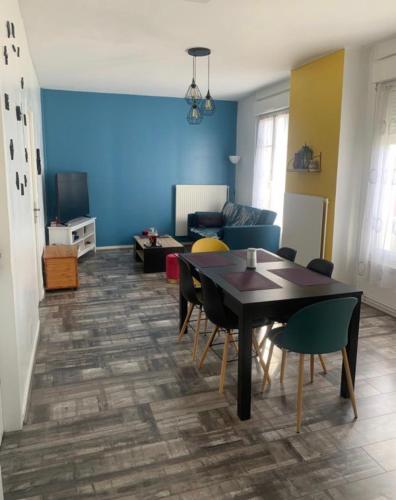 Photo de la galerie de l'établissement Chambre 2 personnes - 24h du Mans, au Mans