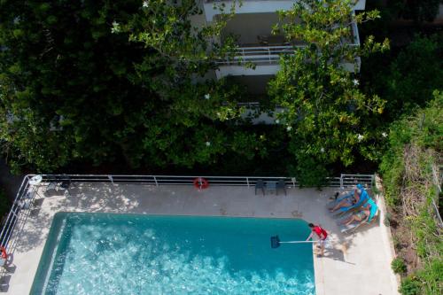 an overhead view of a swimming pool with people in it at Stefanakis Hotel & Apartments in Varkiza