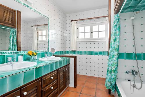 a bathroom with two sinks and a mirror at Vista Mar in Cala Galdana